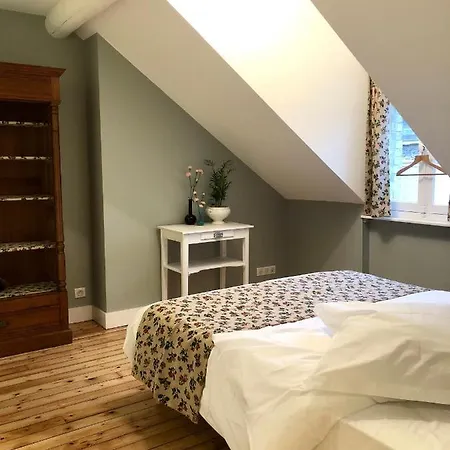 Maison Et Jardin A Centre بيت للعطل