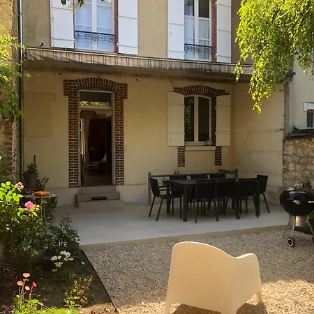 Maison Et Jardin A Centre *