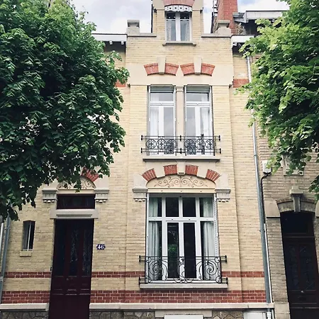 Maison Et Jardin A Centre بيت للعطل *